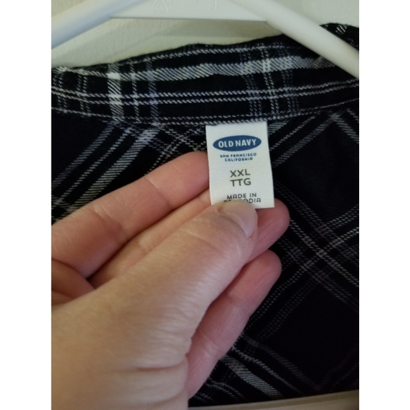 Plus size button down top - Picture 3 of 4